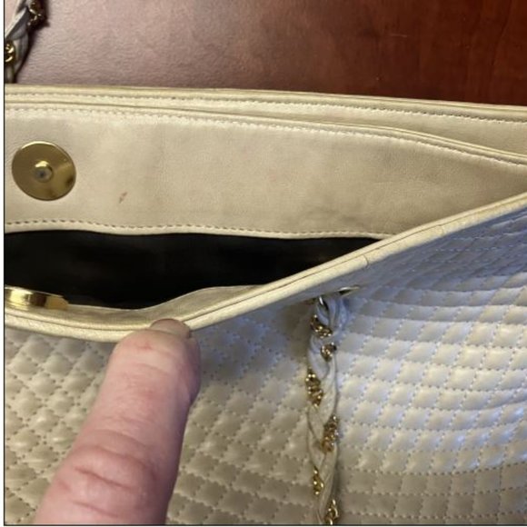 BALLY Authentic Vintage Quilted Cream Leather Chain Link Shoulder Bag - Picture 14 of 16